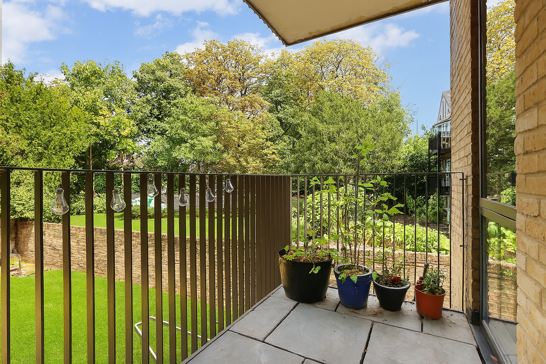 1 bed apartment to rent in North Common Road, London  - Property Image 6
