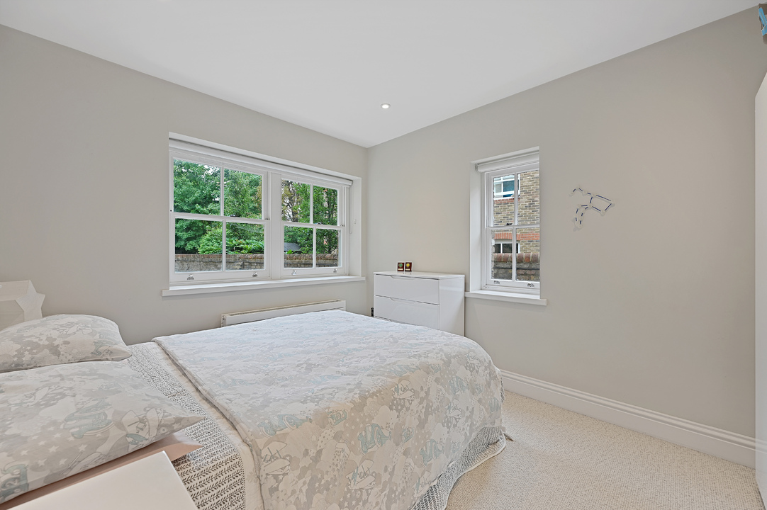 2 bed apartment to rent in North Common Road, Ealing, London, W5 3