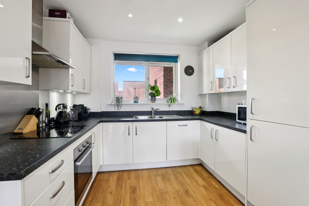 1 bed apartment for sale in Myers Court, Brentford, Greater London, TW8 7