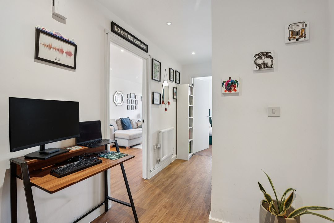 1 bed apartment for sale in Myers Court, Brentford, Greater London, TW8 16