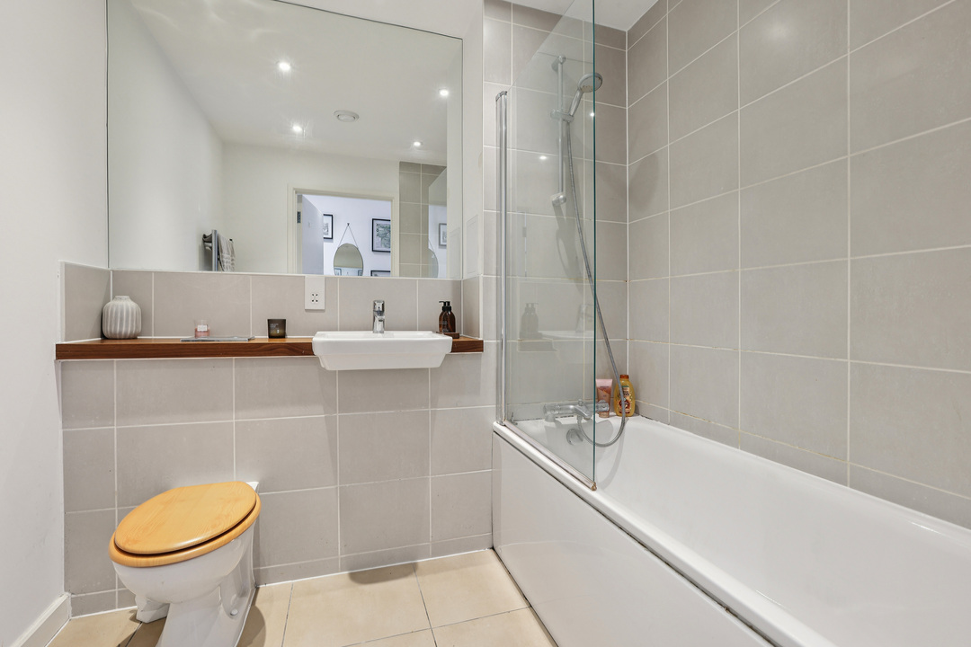 1 bed apartment for sale in Myers Court, Brentford, Greater London, TW8 14