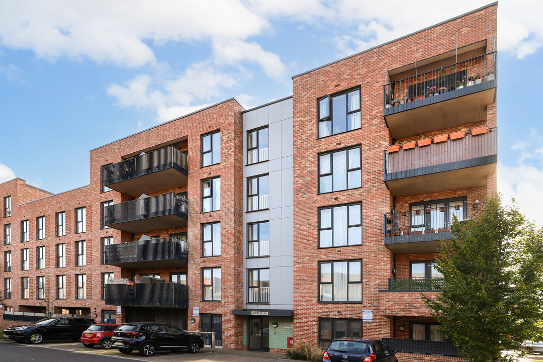 1 bed apartment for sale in Myers Court, Brentford, Greater London, TW8 3