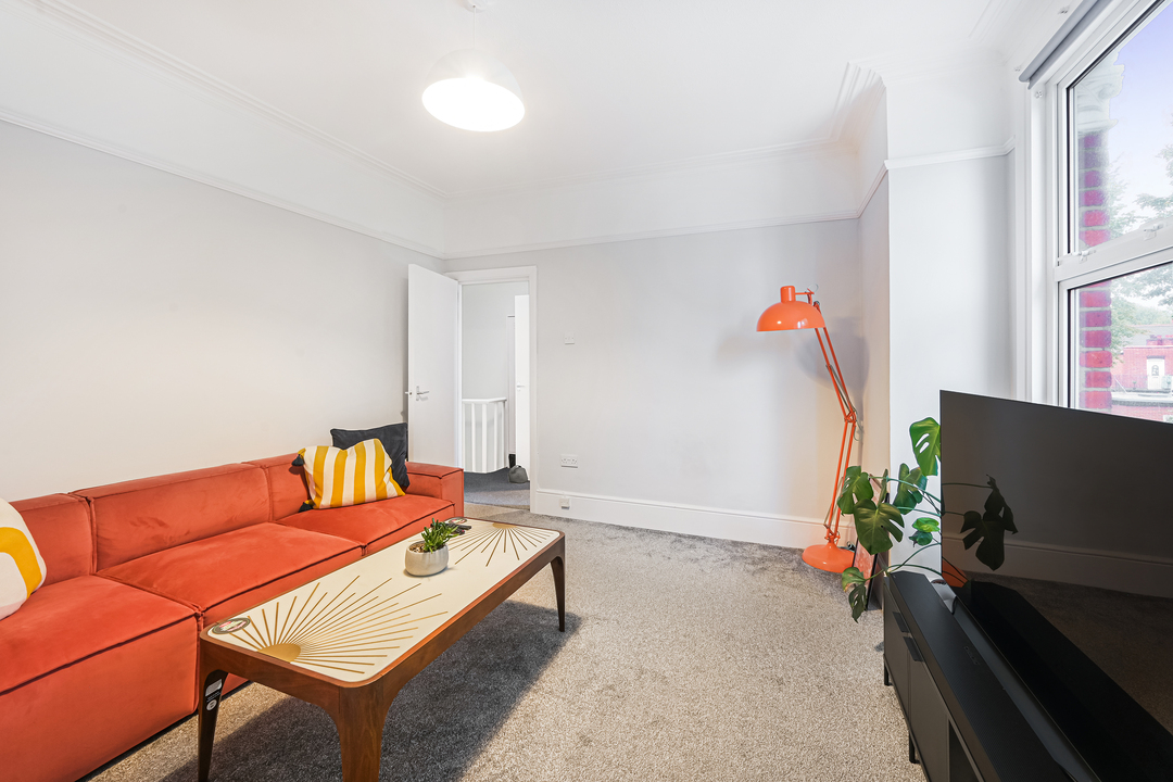 2 bed apartment to rent, Ealing  - Property Image 6