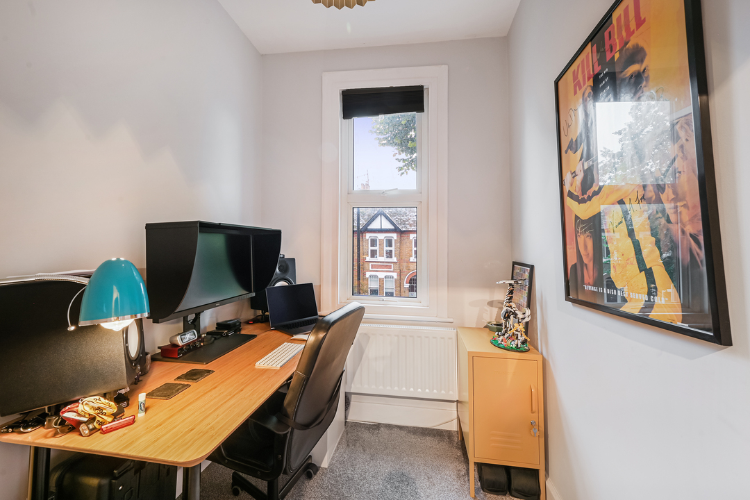 2 bed apartment to rent, Ealing  - Property Image 9