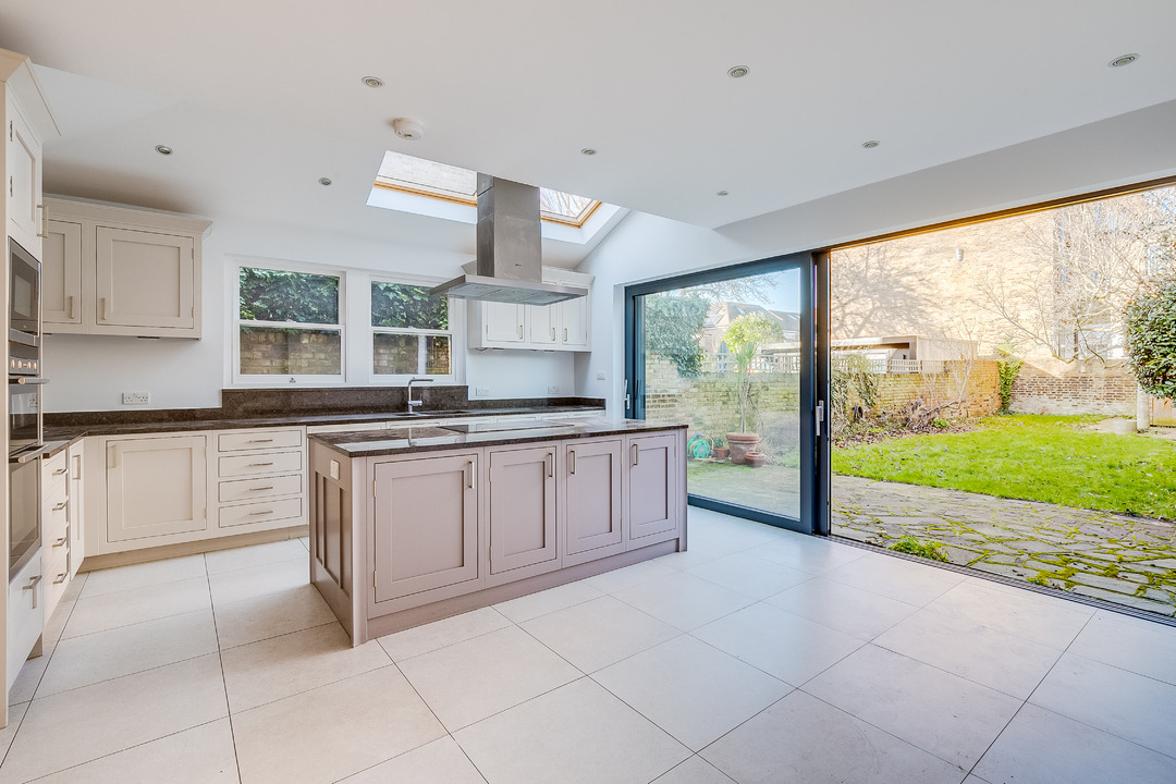 5 bed semi-detached house for sale in Warwick Road, London  - Property Image 18