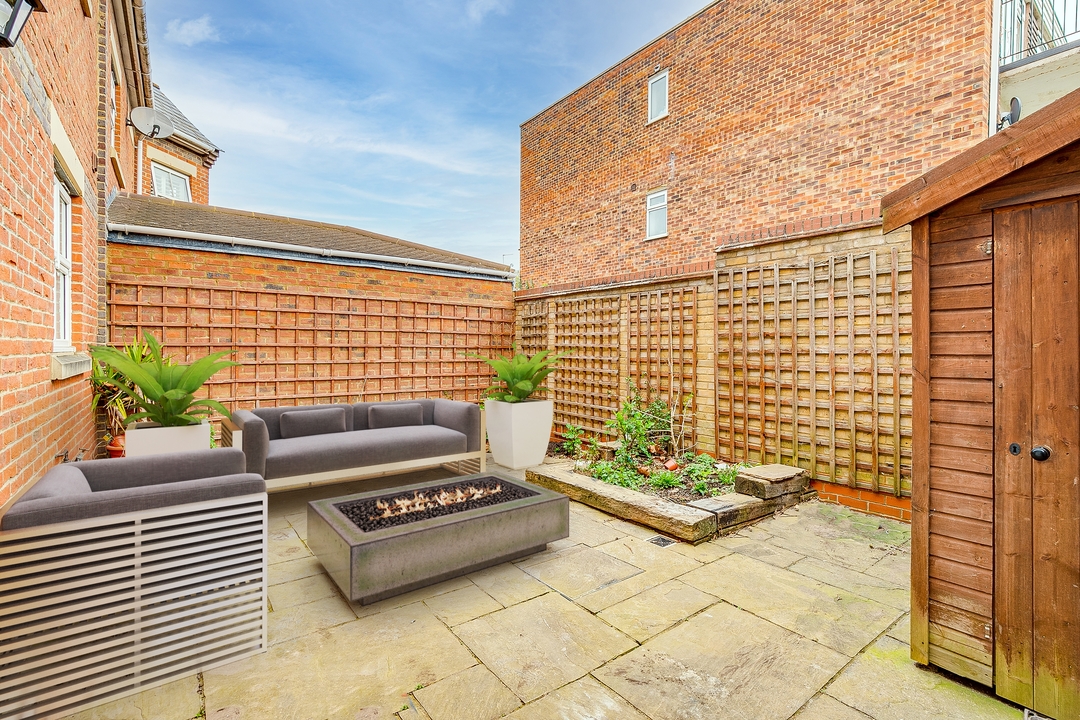 3 bed terraced house for sale in Castlebar Park, London  - Property Image 9