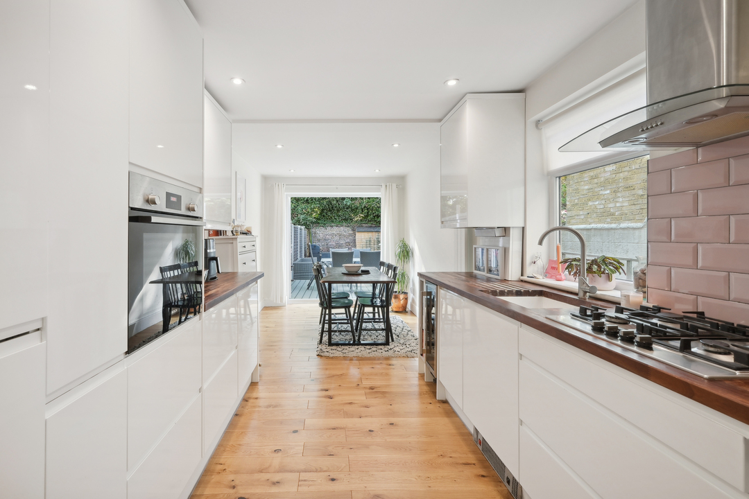 1 bed apartment for sale in Eccleston Road, Ealing 2