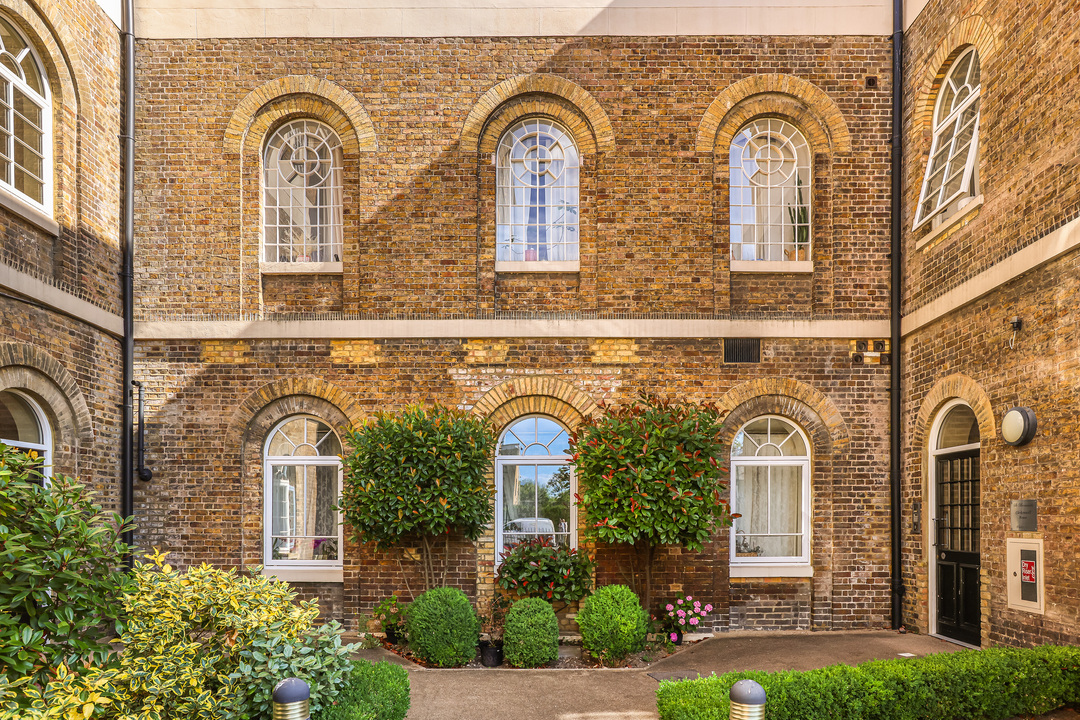 2 bed apartment for sale in Hilda Road, Southall 8