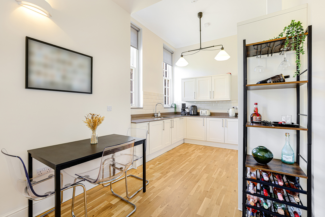 2 bed apartment for sale in Hilda Road, Southall  - Property Image 5