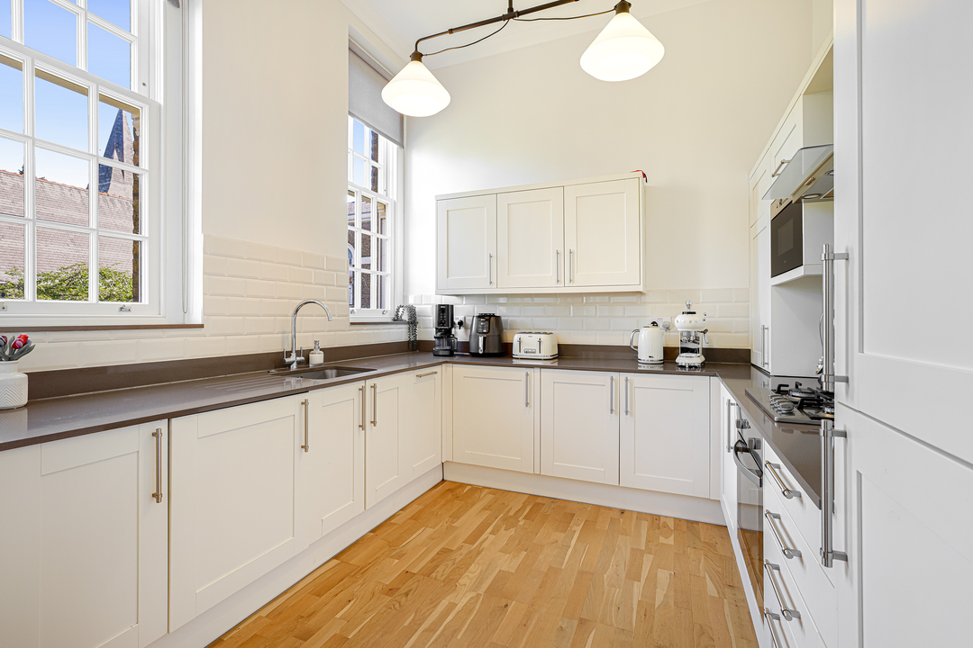 2 bed apartment for sale in Hilda Road, Southall, UB2