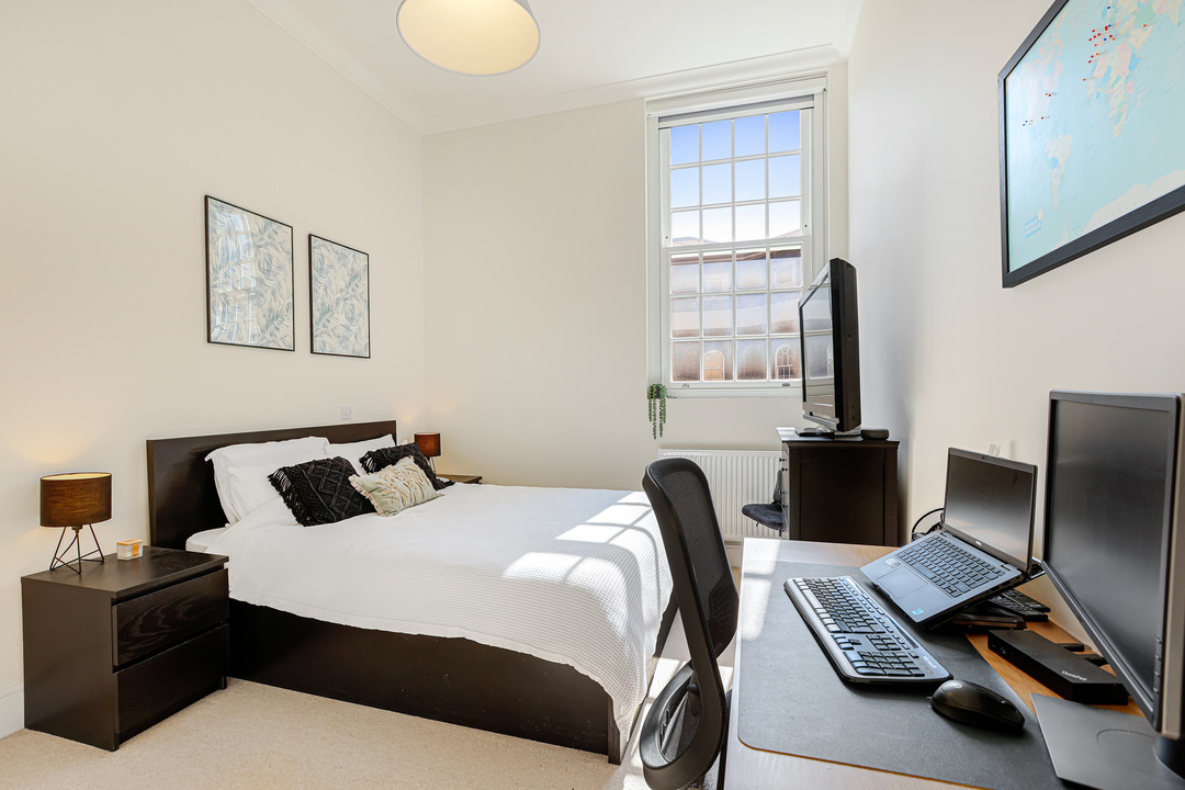 2 bed apartment for sale in Hilda Road, Southall 2