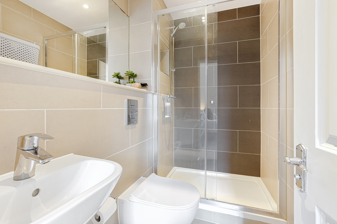 2 bed apartment for sale in Hilda Road, Southall 6