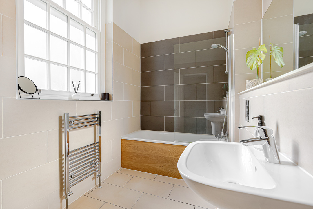 2 bed apartment for sale in Hilda Road, Southall  - Property Image 8