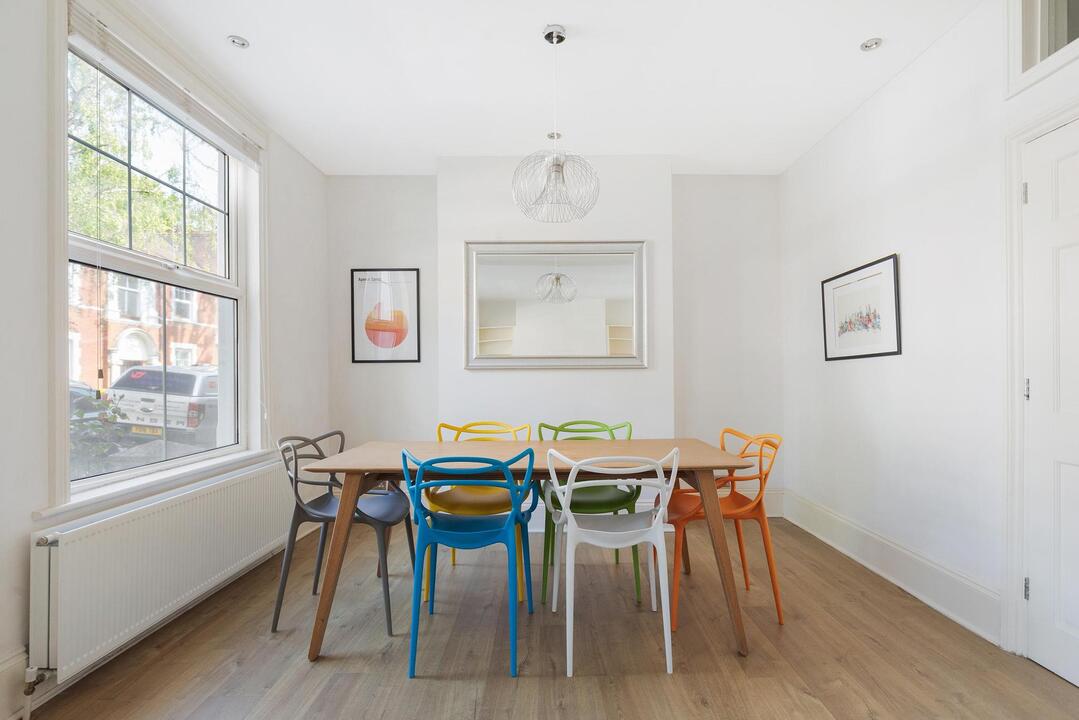 2 bed apartment for sale in Northcote Avenue, London 2