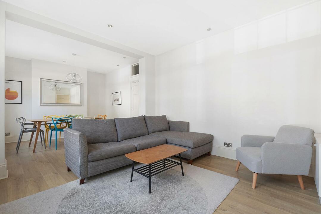 2 bed apartment for sale in Northcote Avenue, London 4