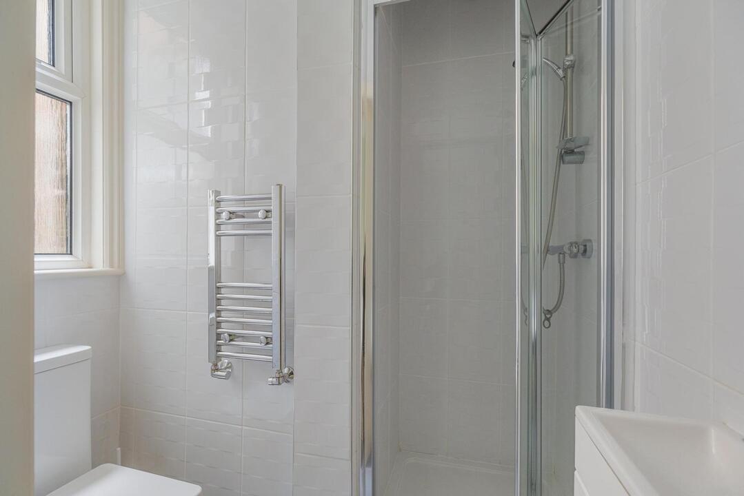 2 bed apartment for sale in Northcote Avenue, London 18