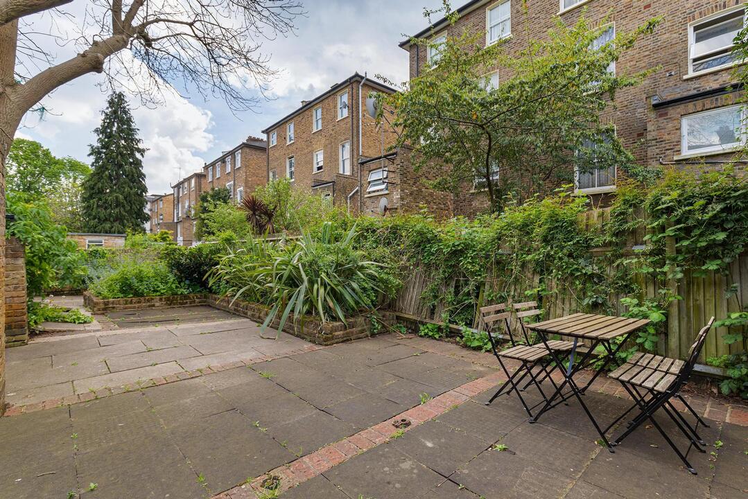 2 bed apartment for sale in Northcote Avenue, London 10