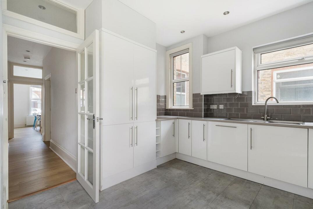 2 bed apartment for sale in Northcote Avenue, London 8