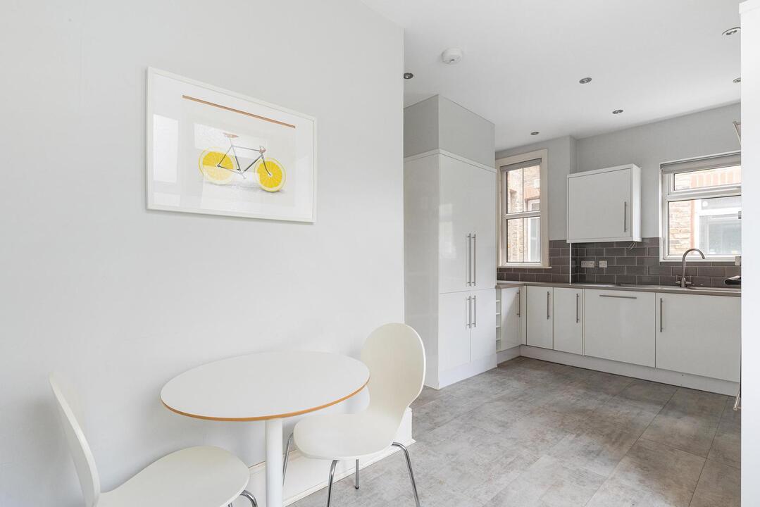 2 bed apartment for sale in Northcote Avenue, London 11