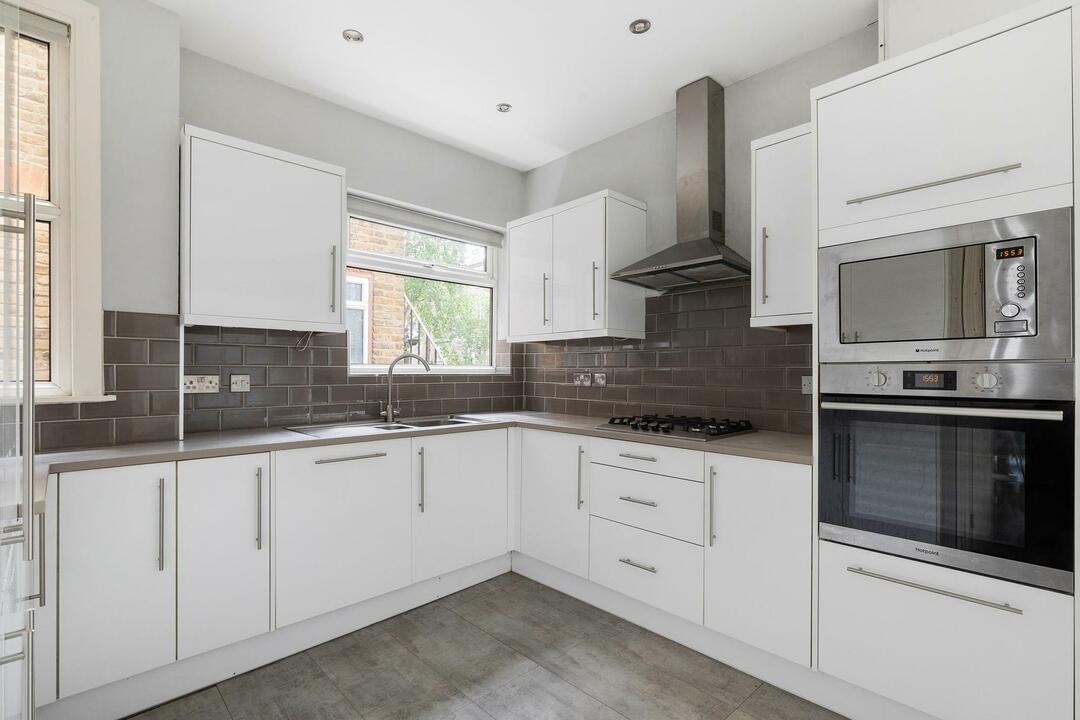 2 bed apartment for sale in Northcote Avenue, London 12