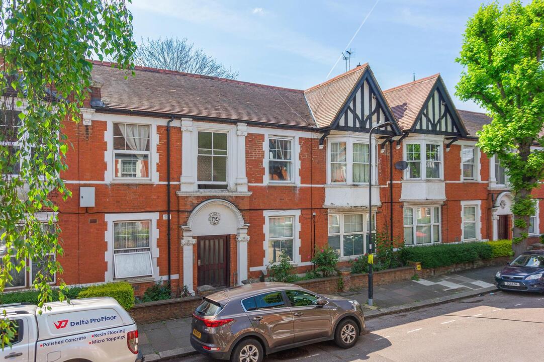 2 bed apartment for sale in Northcote Avenue, London  - Property Image 4