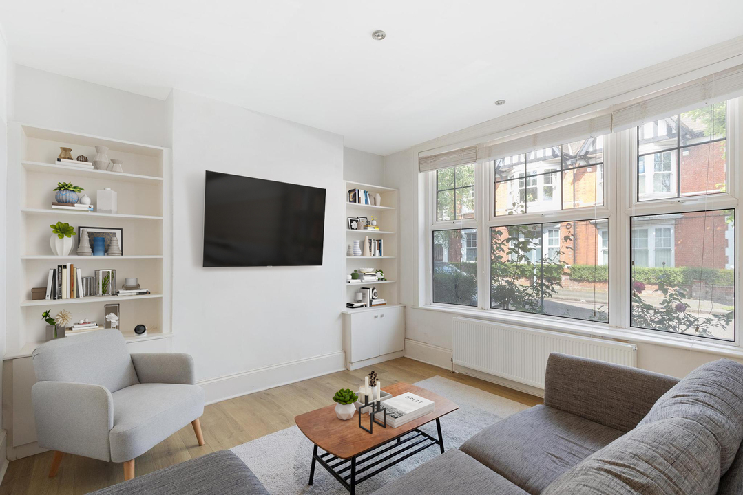 2 bed apartment for sale in Northcote Avenue, London 5