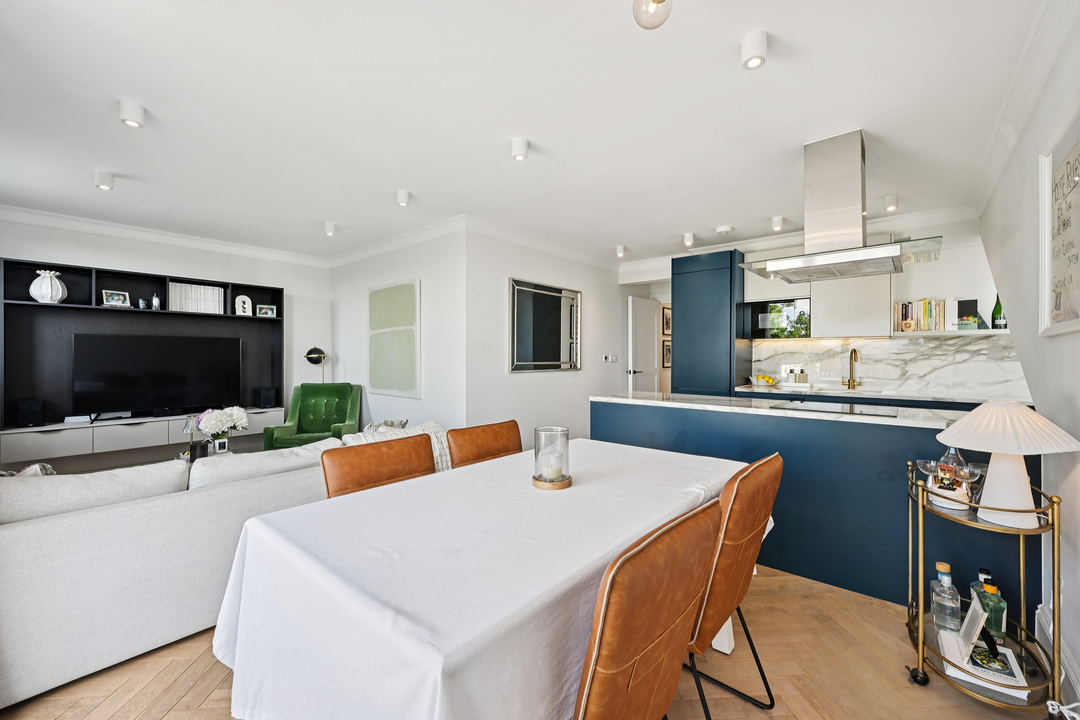 2 bed apartment for sale in Cleveland Road, Ealing 11