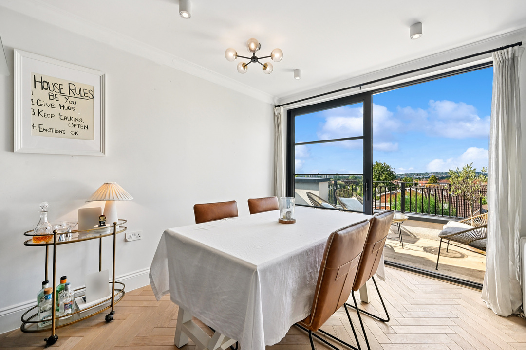 2 bed apartment for sale in Cleveland Road, Ealing 2