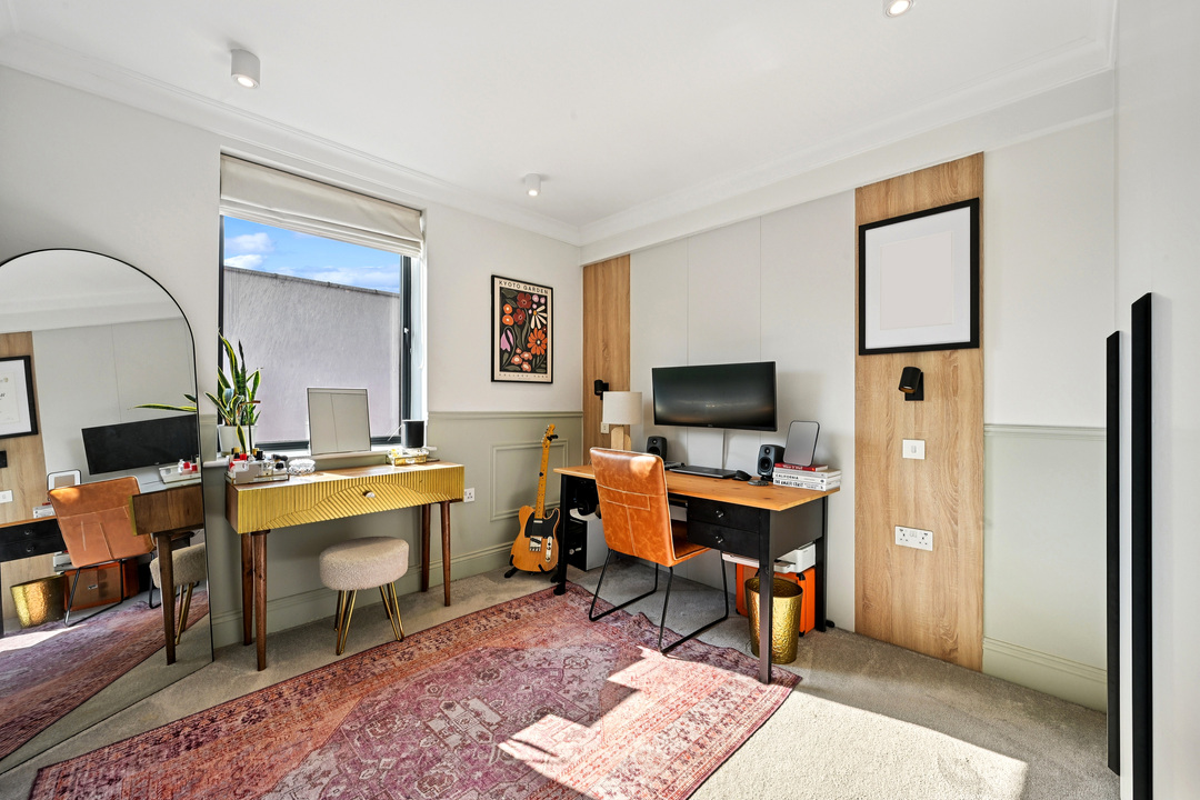 2 bed apartment for sale in Cleveland Road, Ealing 19