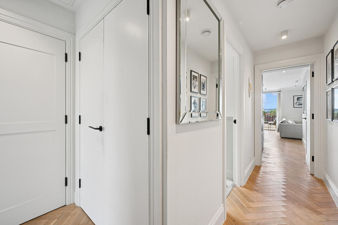 2 bed apartment for sale in Cleveland Road, Ealing 22