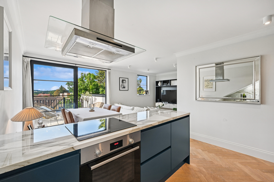 2 bed apartment for sale in Cleveland Road, Ealing 5