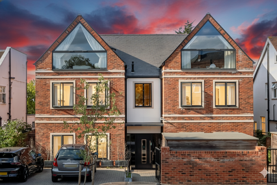 2 bed apartment for sale in Cleveland Road, Ealing, W13