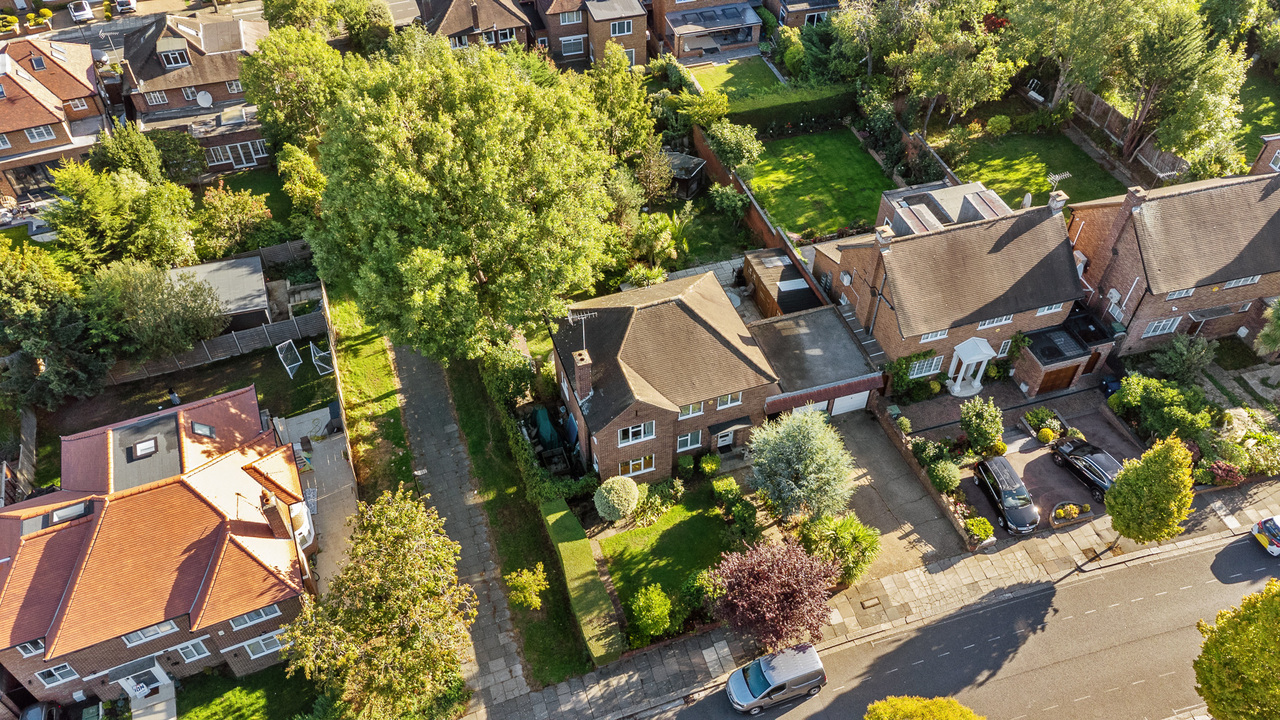 4 bed detached house for sale in The Ridings, Ealing, London, W5  - Property Image 16
