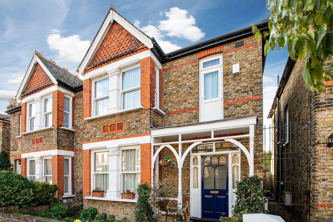 4 bed semi-detached house for sale in Kingsley Avenue, London - Property Image 1