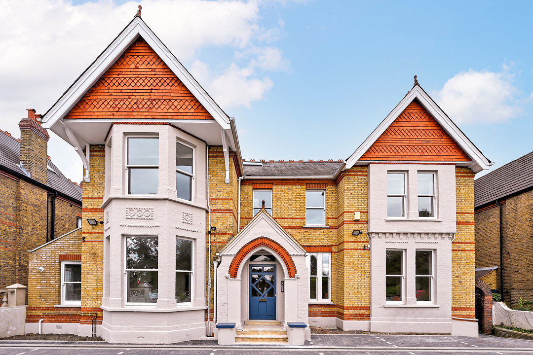 1 bed apartment for sale in Gunnersbury Avenue, Ealing Common, London, W5 7