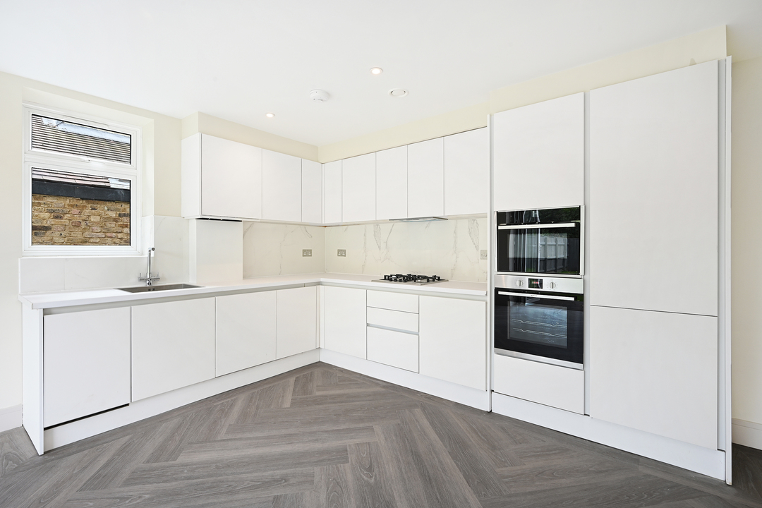 1 bed apartment for sale in 6 Gunnersbury Avenue, London  - Property Image 2