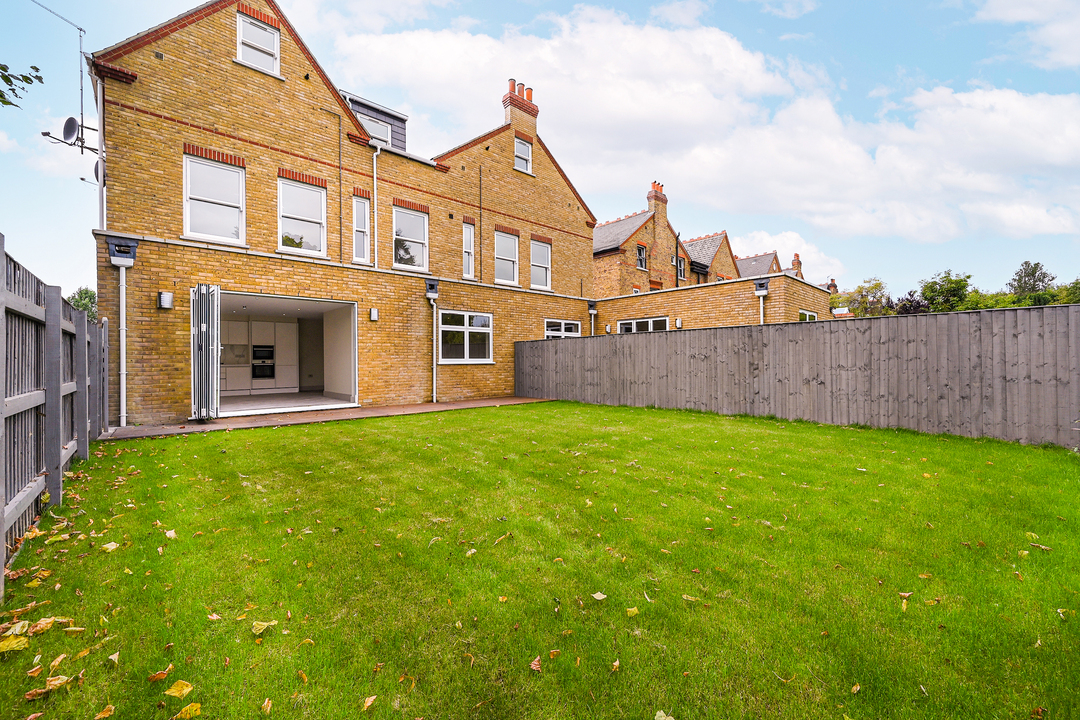 1 bed apartment for sale in 6 Gunnersbury Avenue, London  - Property Image 5
