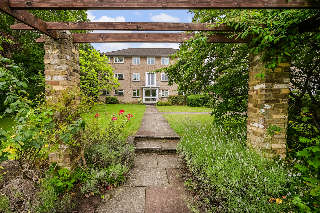 2 bed apartment for sale in Dene Court, Ealing  - Property Image 4