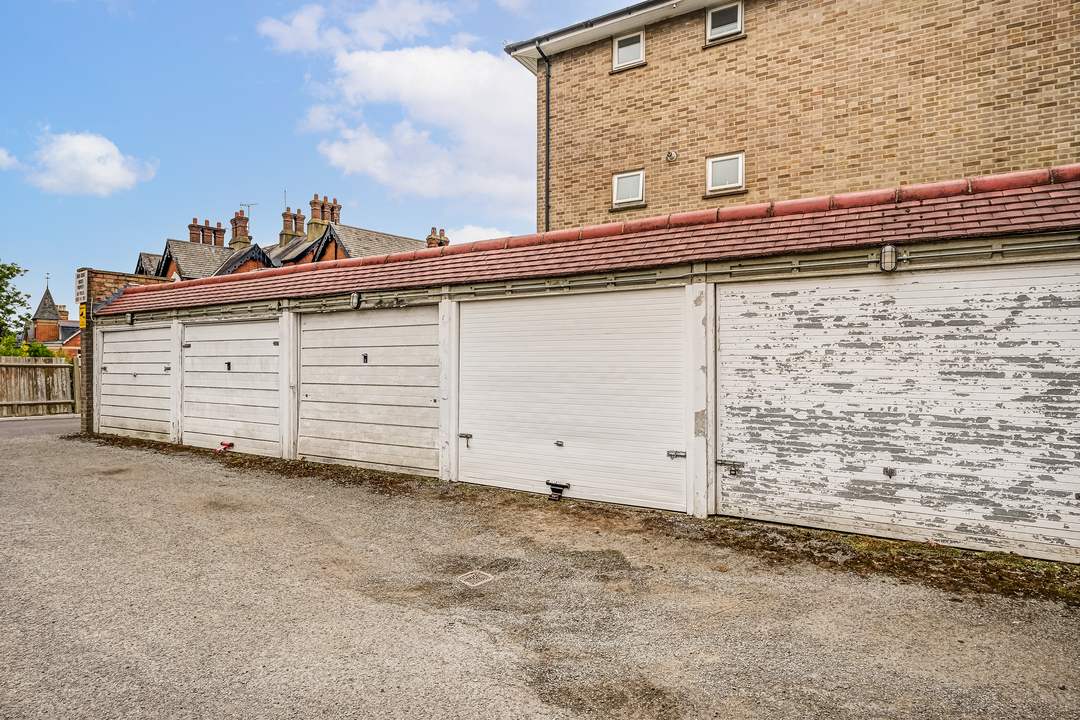 2 bed apartment for sale in Dene Court, Ealing  - Property Image 12