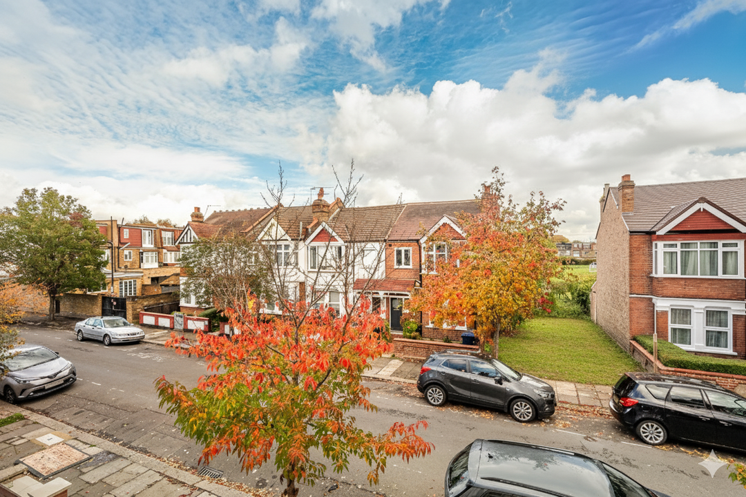 1 bed apartment for sale in Raymond Avenue, Ealing, London, W13 10