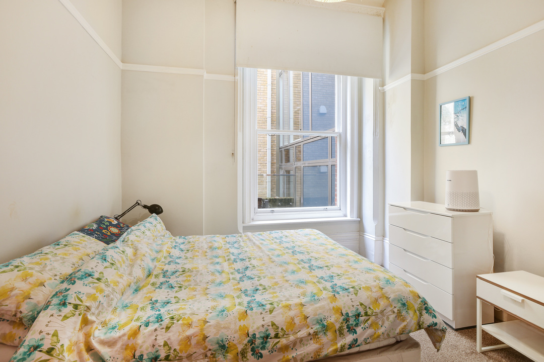 2 bed apartment to rent in North Common Road, Ealing, London, W5 6