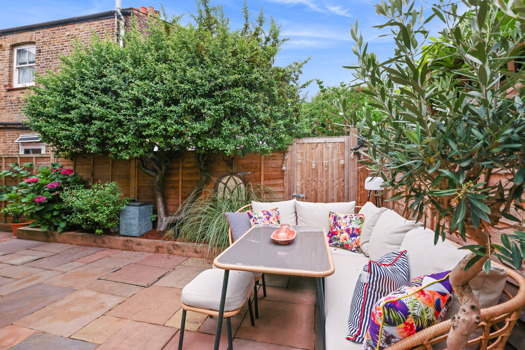 2 bed apartment for sale in Seaford Road, Ealing, London, W13 9