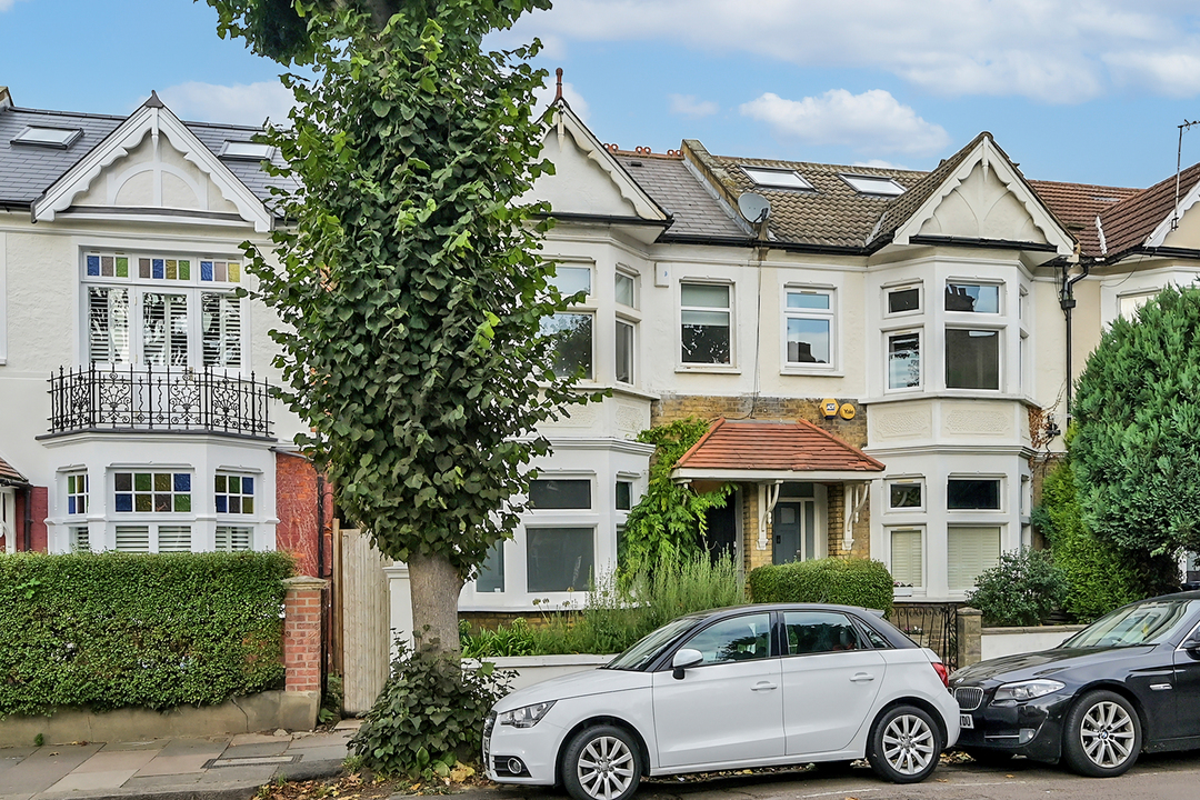 2 bed apartment for sale in Airedale Road, London  - Property Image 3