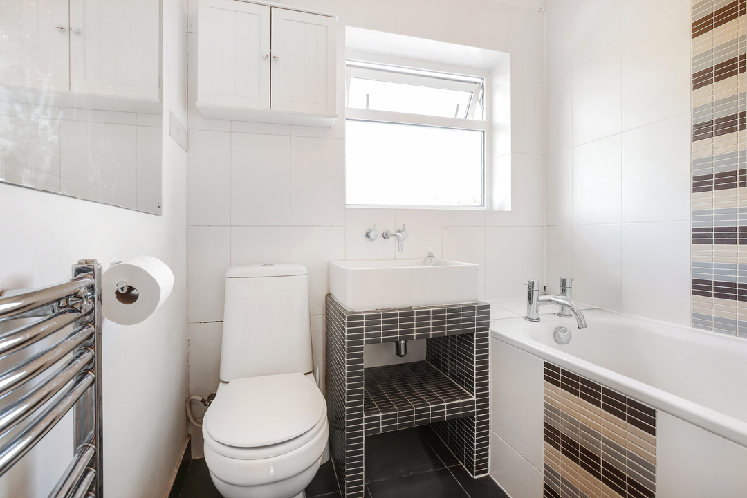 3 bed terraced house to rent in Avalon Road, Ealing  - Property Image 10
