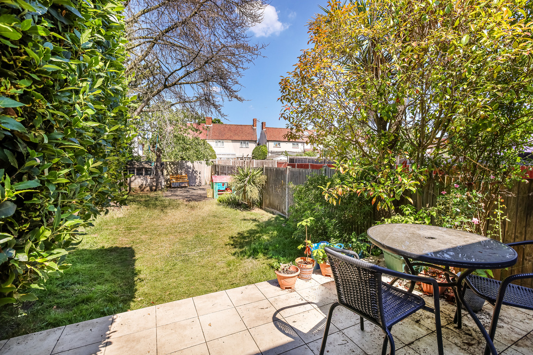 3 bed terraced house to rent in Avalon Road, Ealing  - Property Image 11
