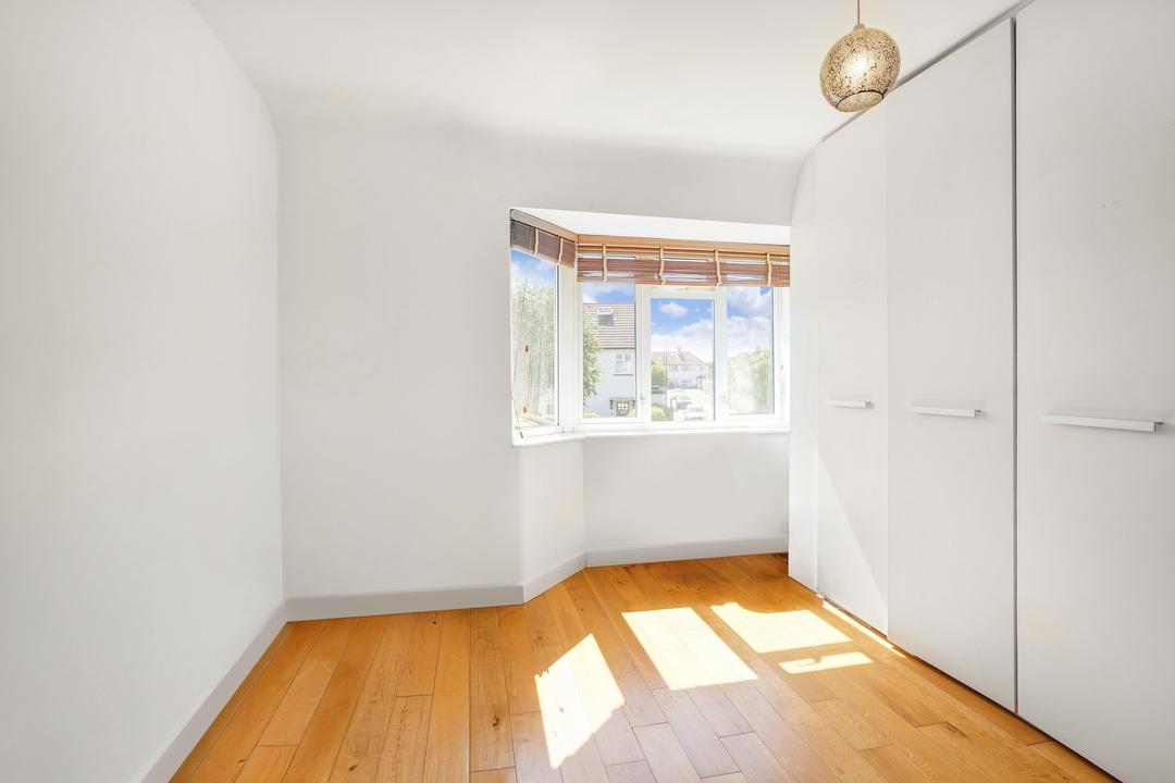 3 bed terraced house to rent in Avalon Road, Ealing  - Property Image 14