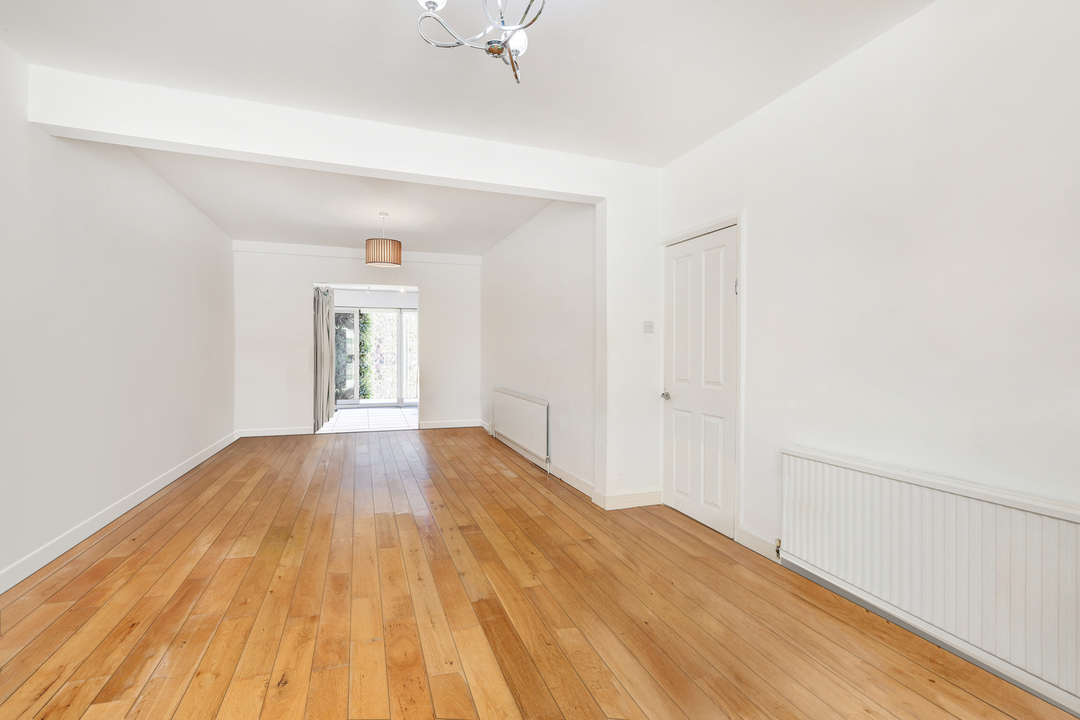 3 bed terraced house to rent in Avalon Road, Ealing  - Property Image 3