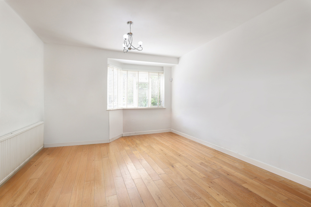 3 bed terraced house to rent in Avalon Road, Ealing  - Property Image 8