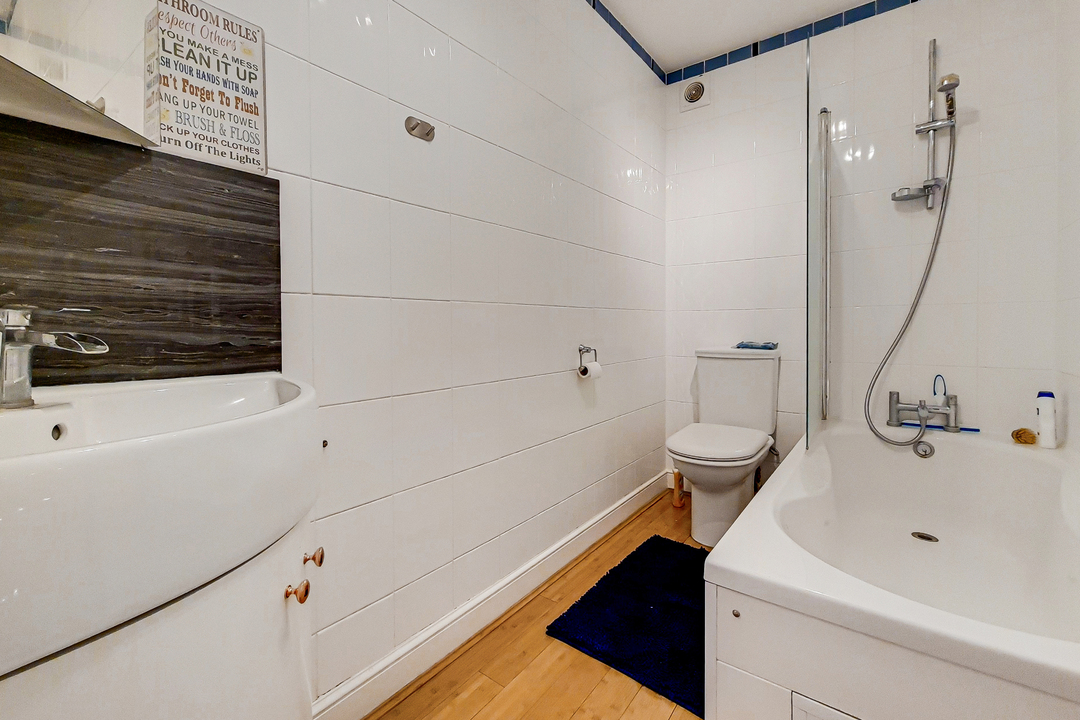 2 bed apartment to rent in Ealing Court Mansions, St. Marys Road, Ealing, London, W5 7