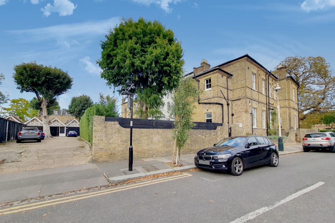 2 bed apartment to rent in Ealing Court Mansions, St. Marys Road, Ealing, London, W5 10